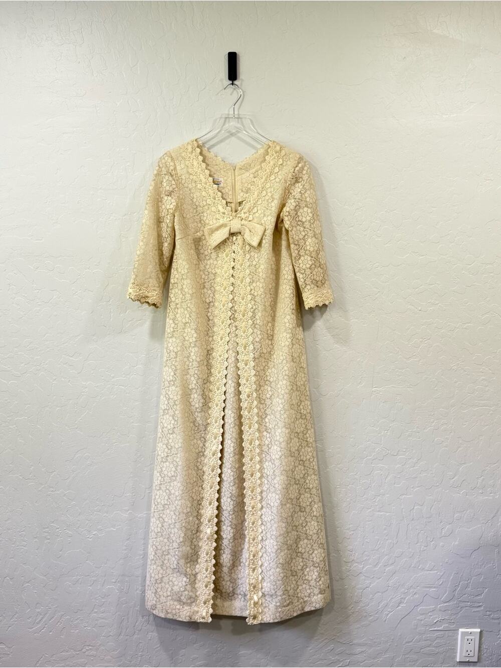 Liberty House Hilda Hawaii Vintage 1970's Lace Maxi Wedding Dress Size 4